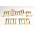 BusyKids Selbstgebauter Parallelbarren aus Holz mit Regenbogenstange